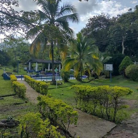 Hotel Campestre El Salitre Villeta Extérieur photo